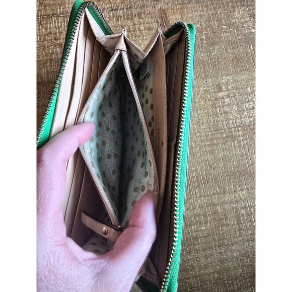 Kate Spade Wallet with lots of interior card slots - Picture 9 of 12